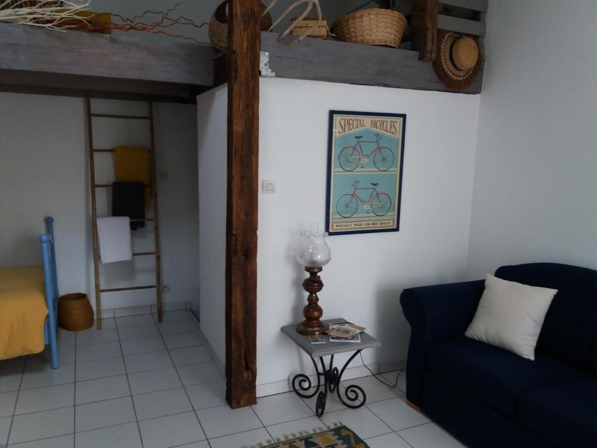 Chambre D'Hotes La Thibaudiere Bressuire Exterior photo